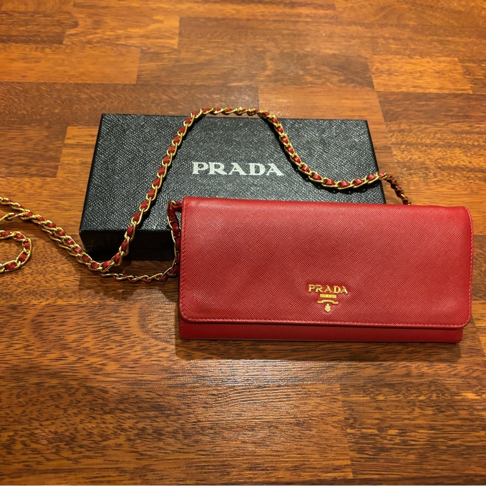 Prada wallet on chain